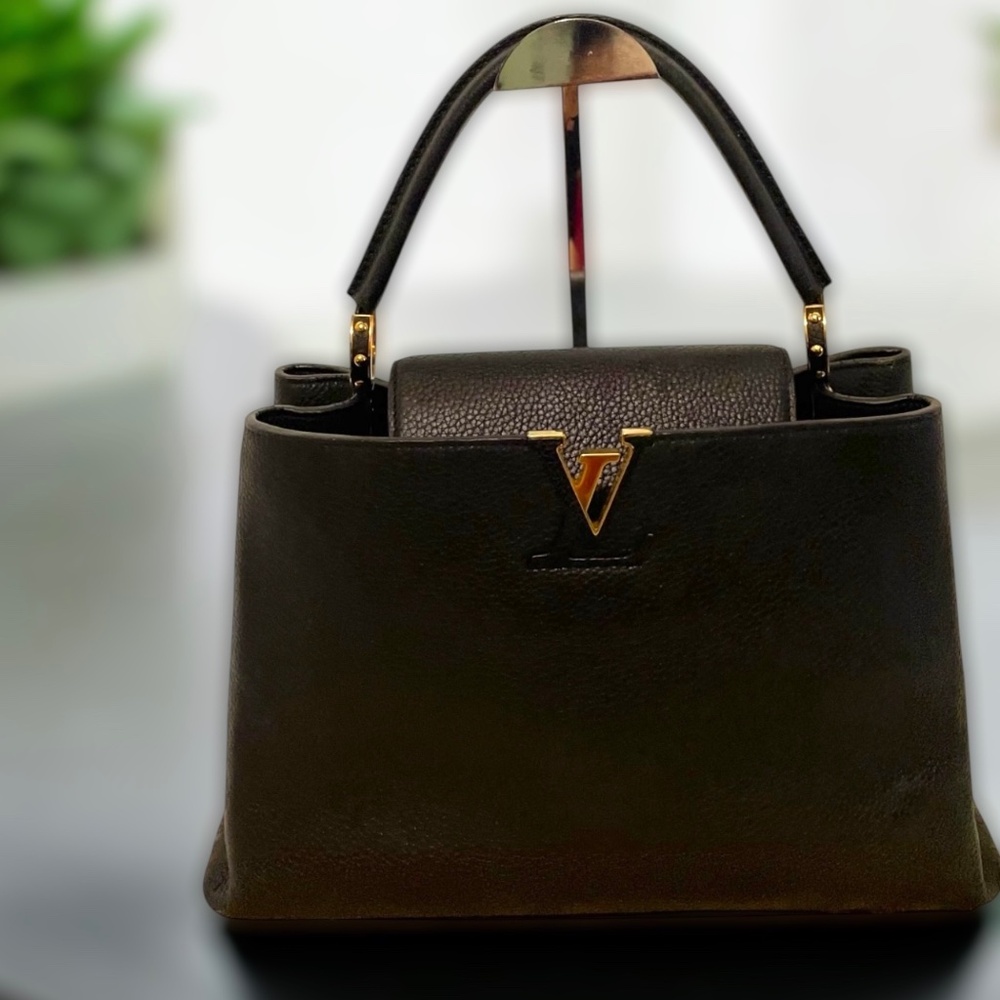 Louis Vuitton  Capucines MM in Black